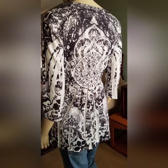 One World Live and Let Live Top - Picture 4 of 7